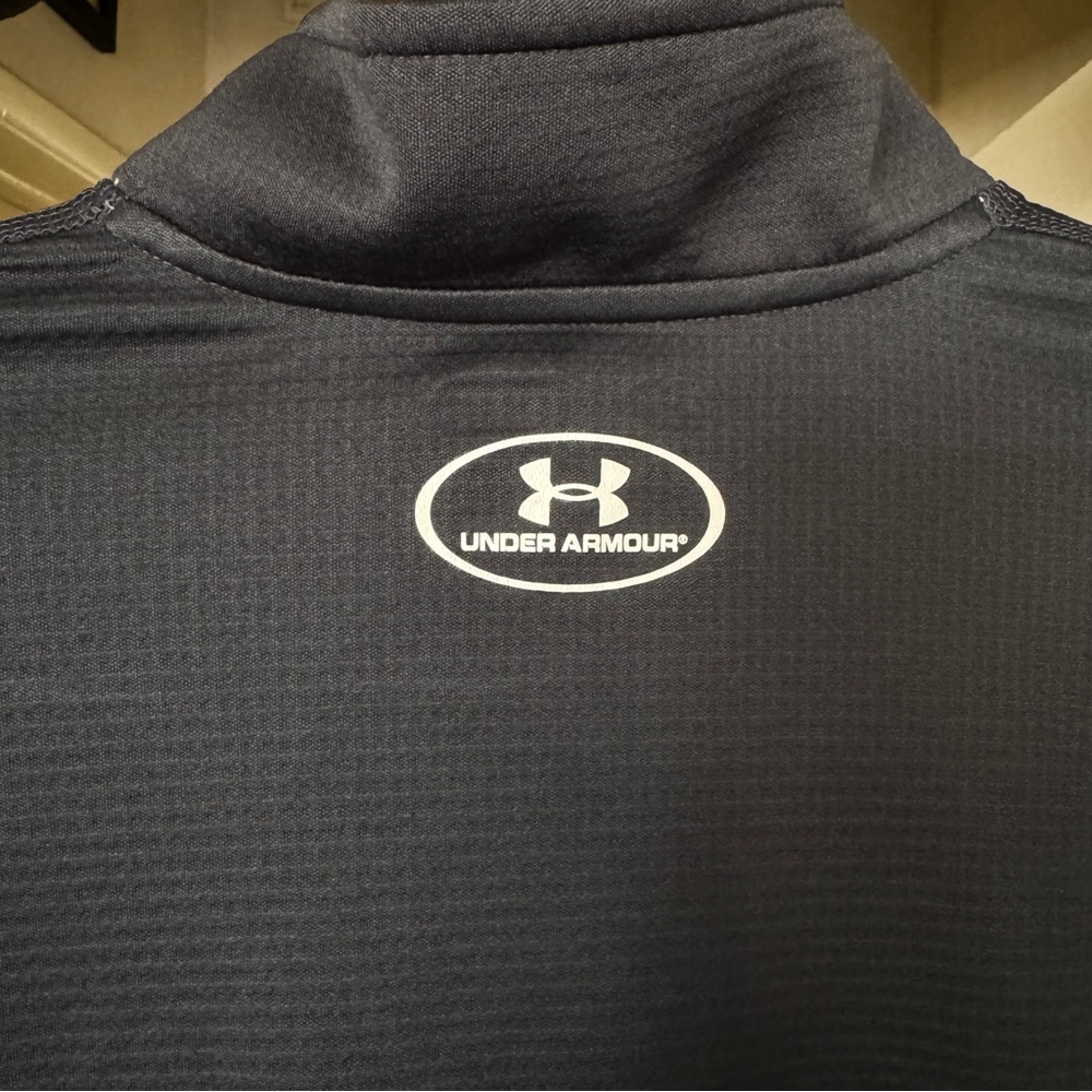 Men’s Medium Black Under Armour Fitted Golf Jacket - Picture 3 of 8